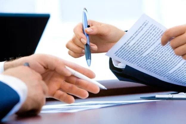 Dokumenty na biurku - czy kwalifikowany podpis elektroniczny jest podpisem ePUAP